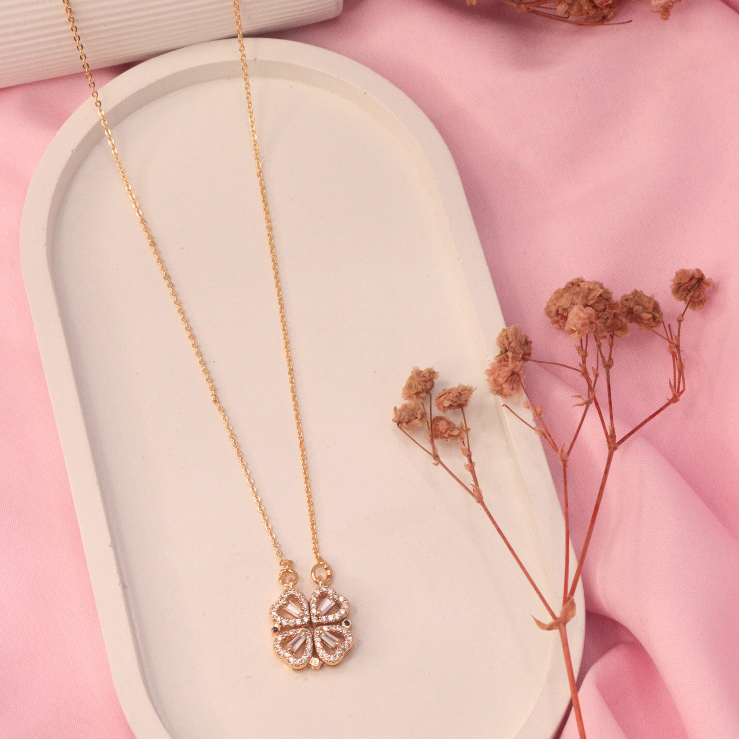 Shiny Clover Heart Necklace | Gold Plated