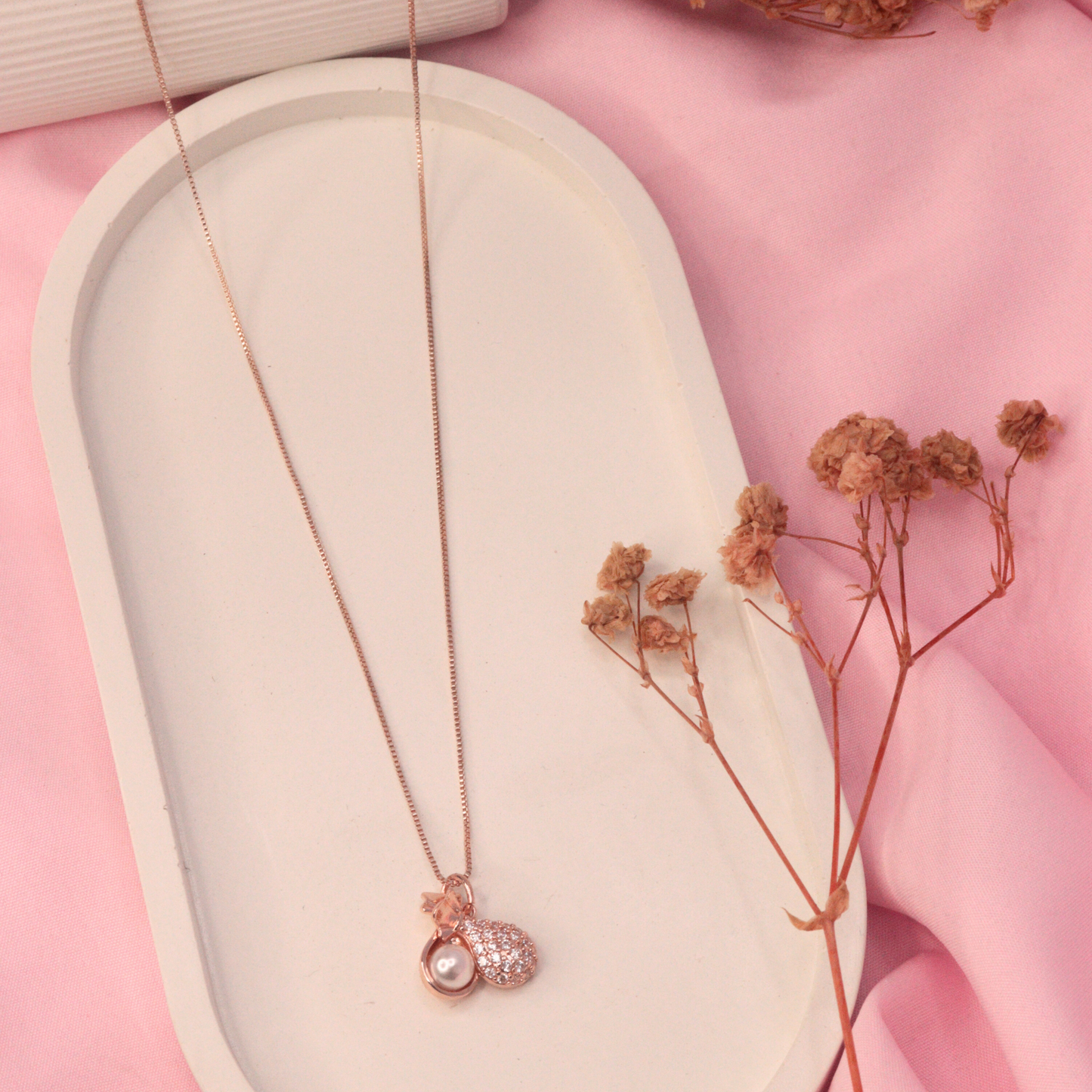 Dreamy Pearl Necklace