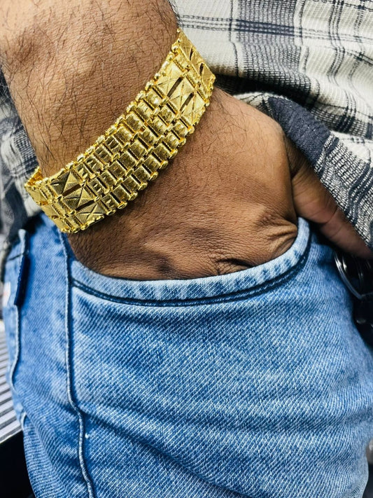 The Gilded Valor Chain Bracelet